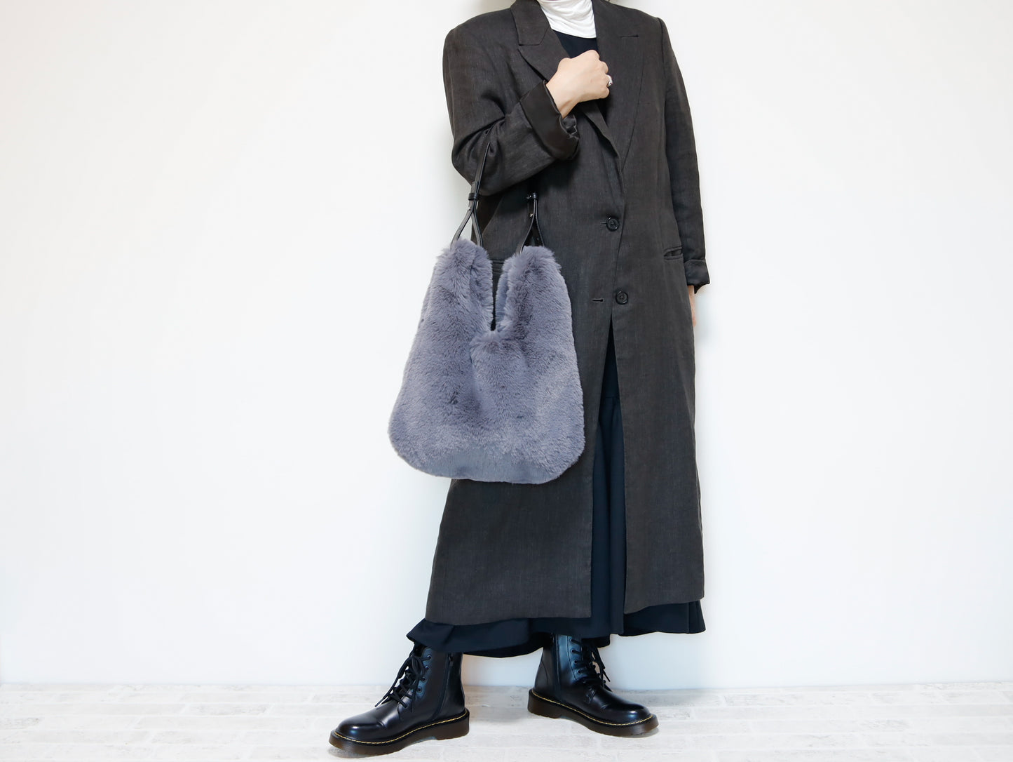 <B04F>  REGISTAR -COVENT GARDEN  ECO-FUR Tote Bag