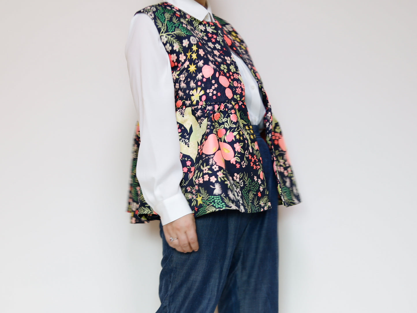 <V02A> PEPLUM VEST