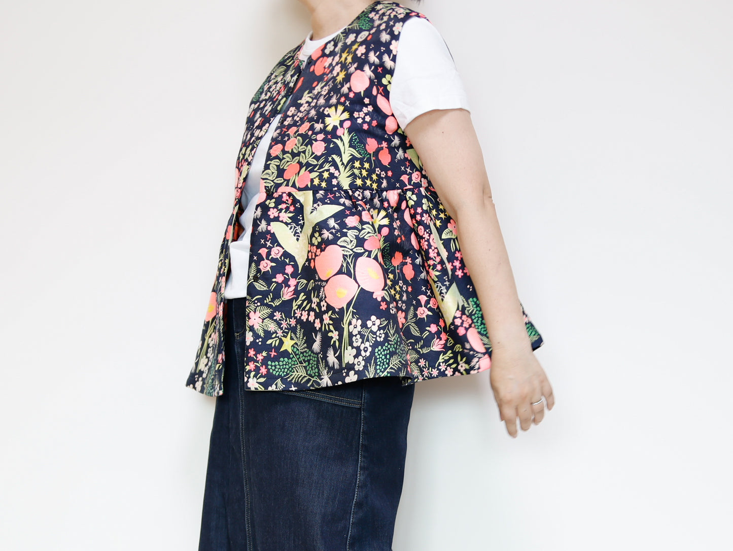 <V02A> PEPLUM VEST