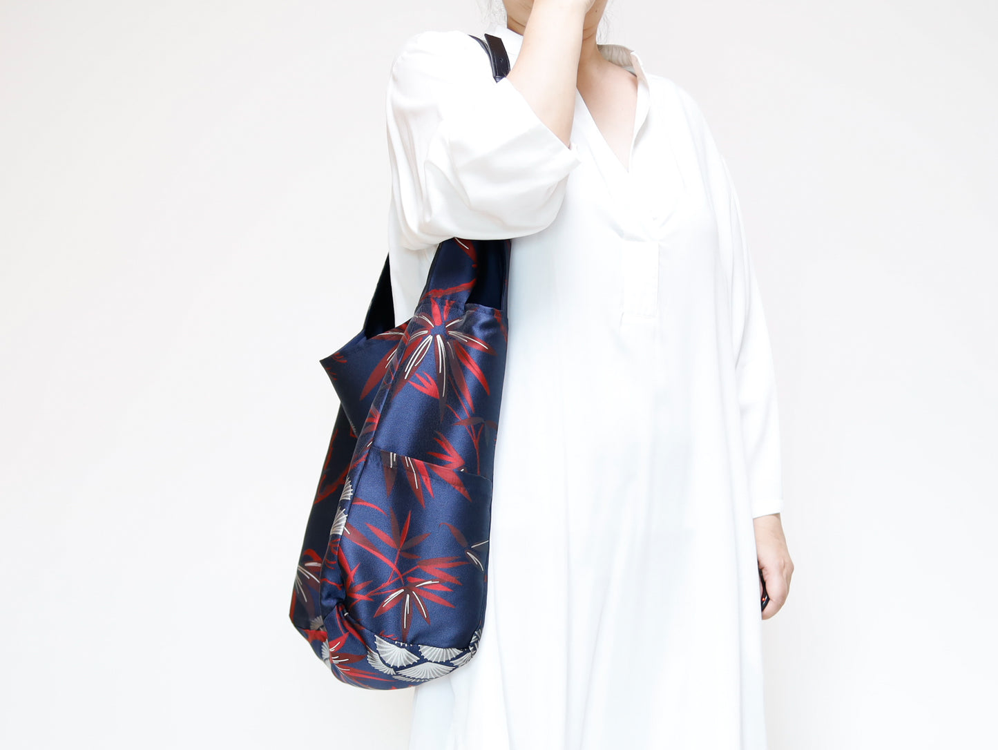<B04BR> REGISTAR -KABUKI RED Tote Bag