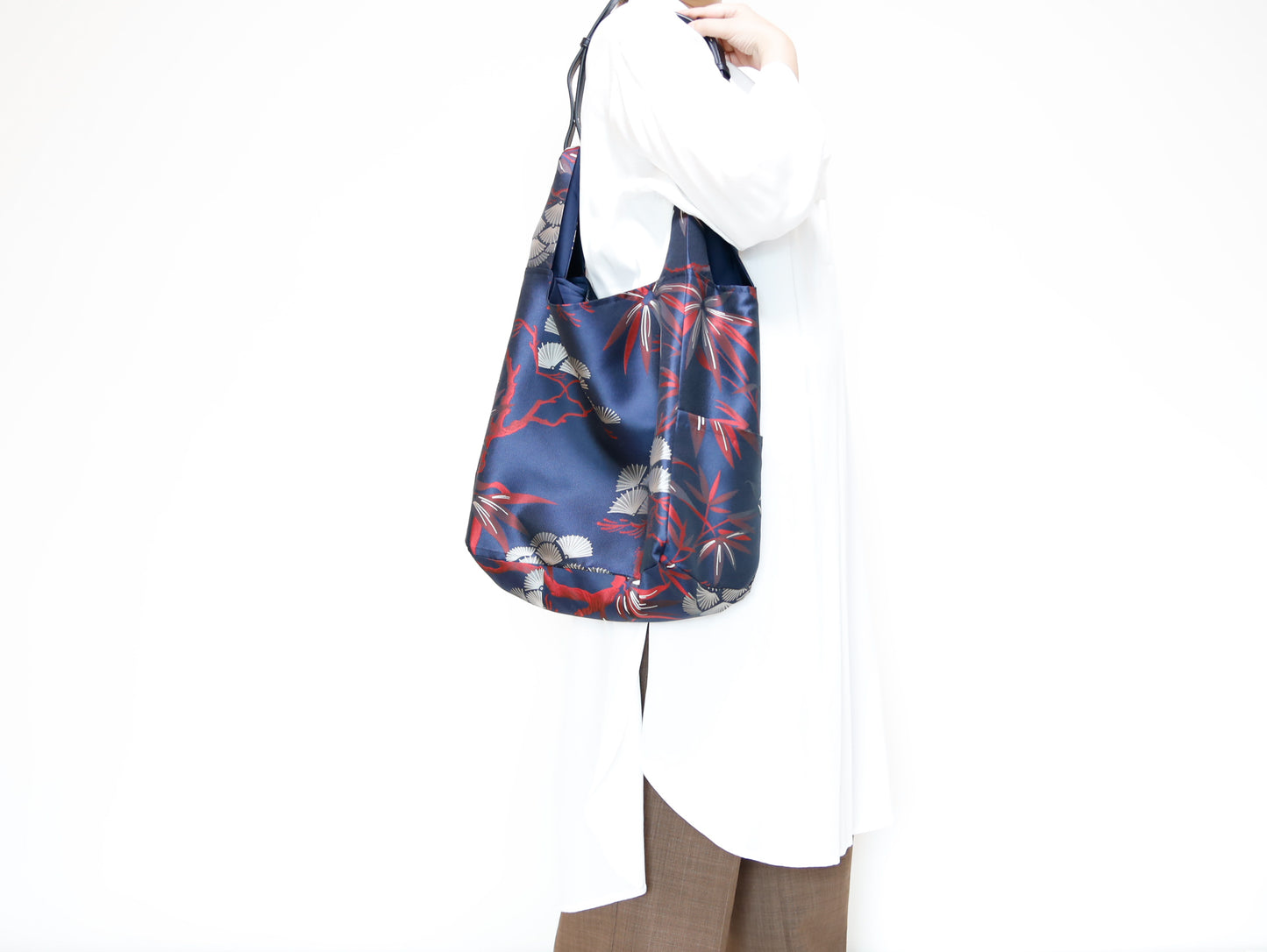 <B04BR> REGISTAR -KABUKI RED Tote Bag