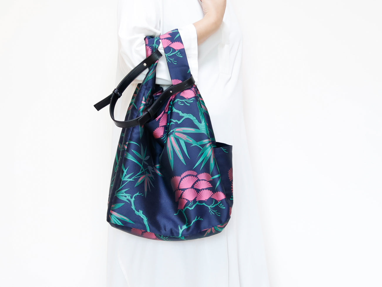 <B04BP> REGISTAR -KABUKI PINK Tote Bag
