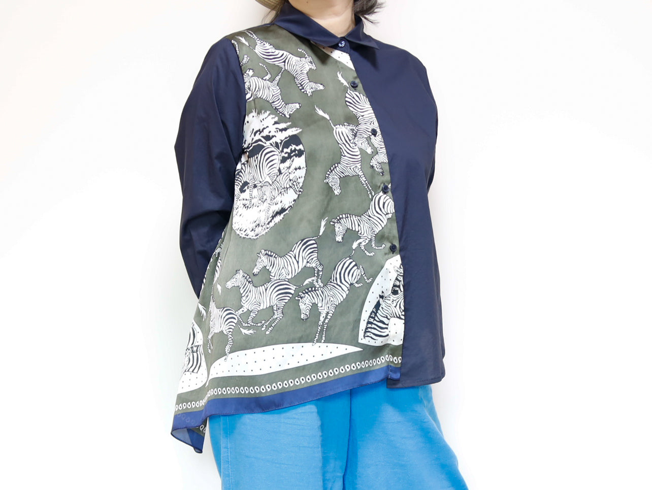 <T34-004> PRINTED SCARF Shirt