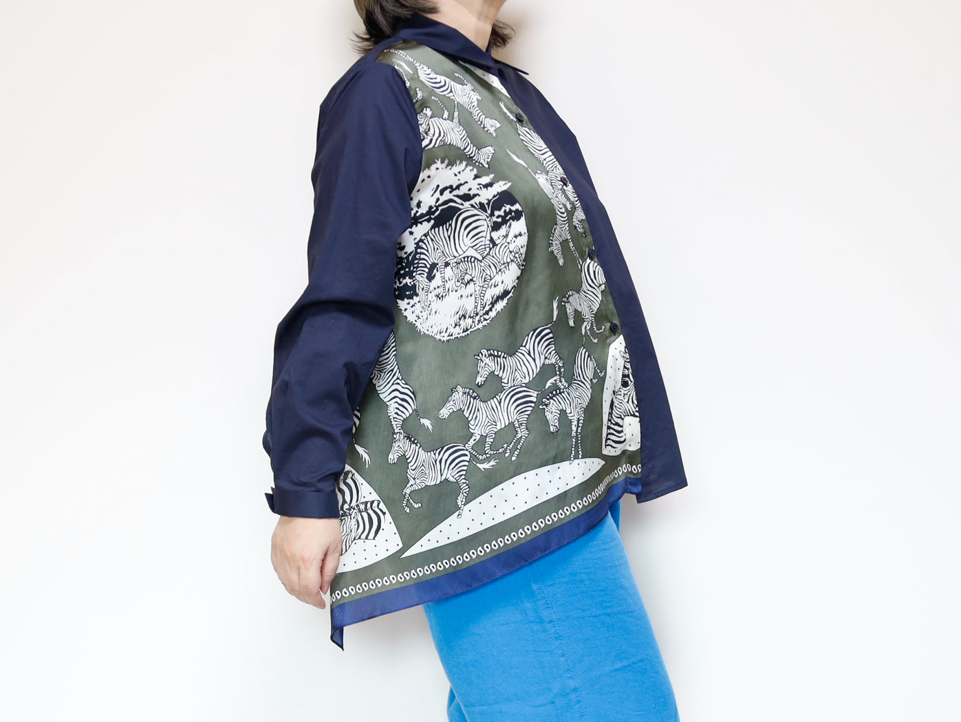 <T34-004> PRINTED SCARF Shirt