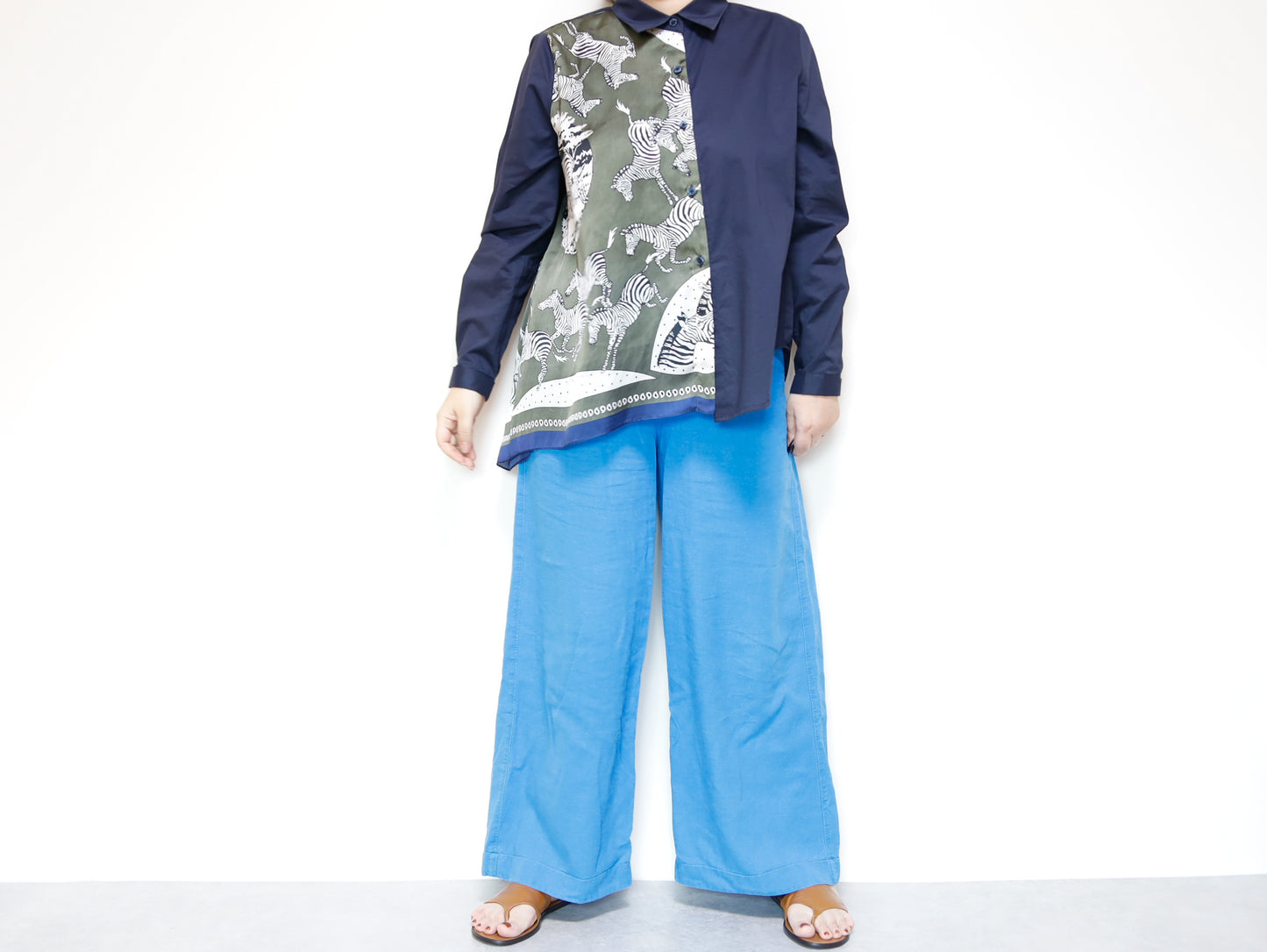 <T34-004> PRINTED SCARF Shirt