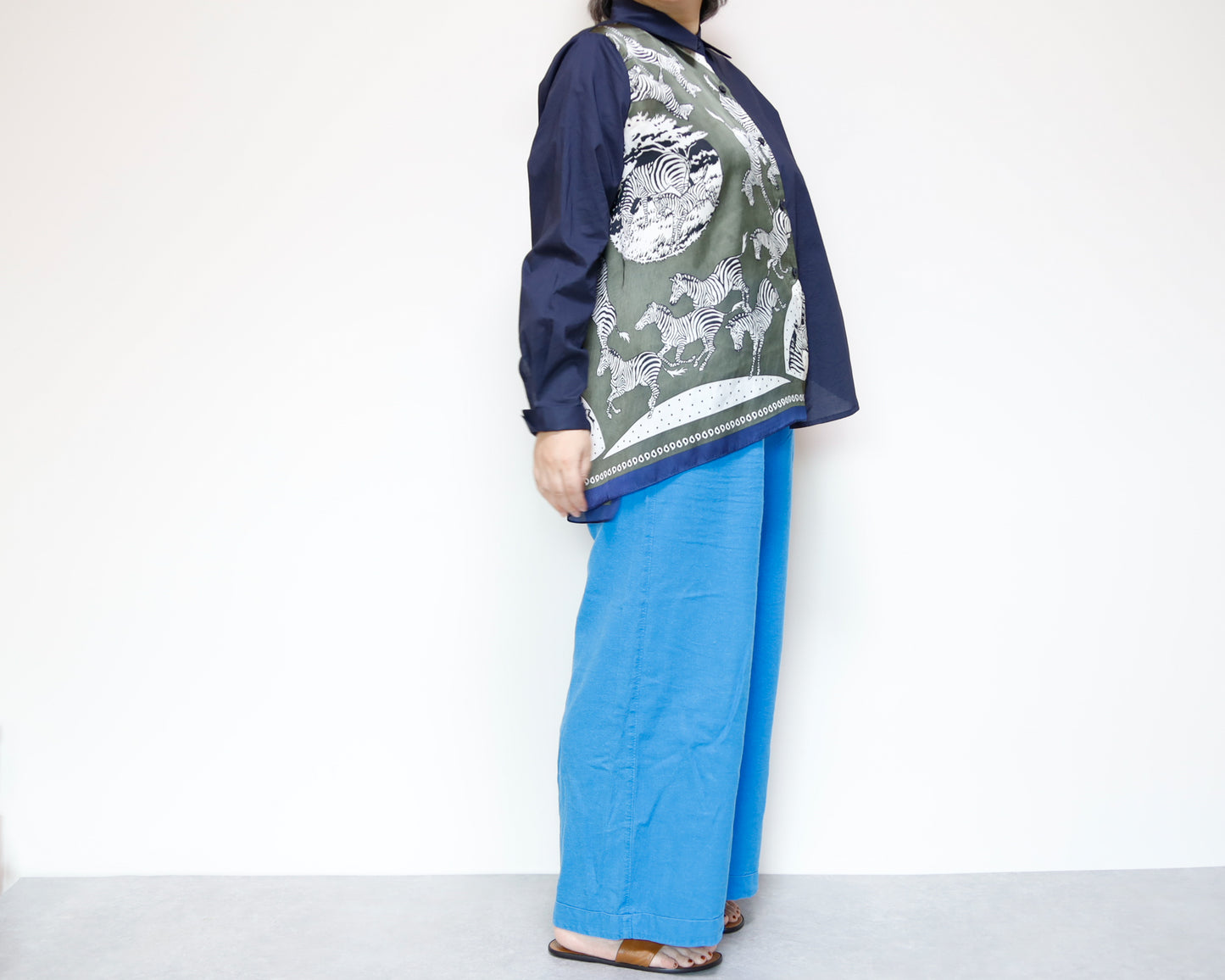 <T34-004> PRINTED SCARF Shirt