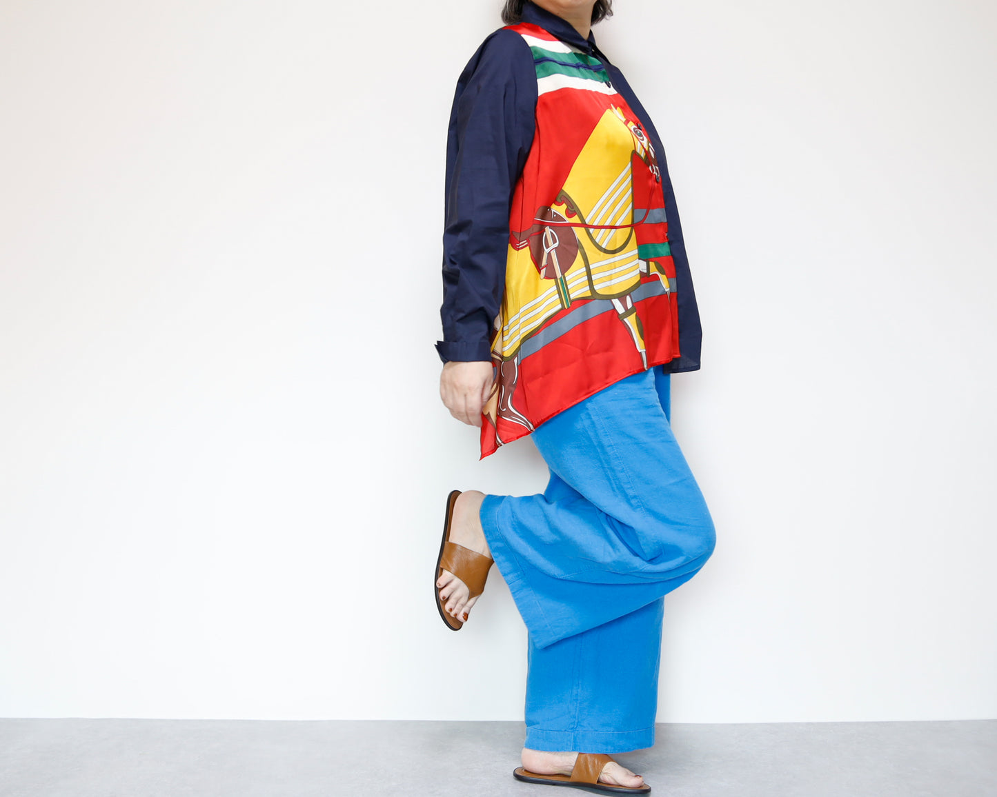 <T34-004> PRINTED SCARF Shirt