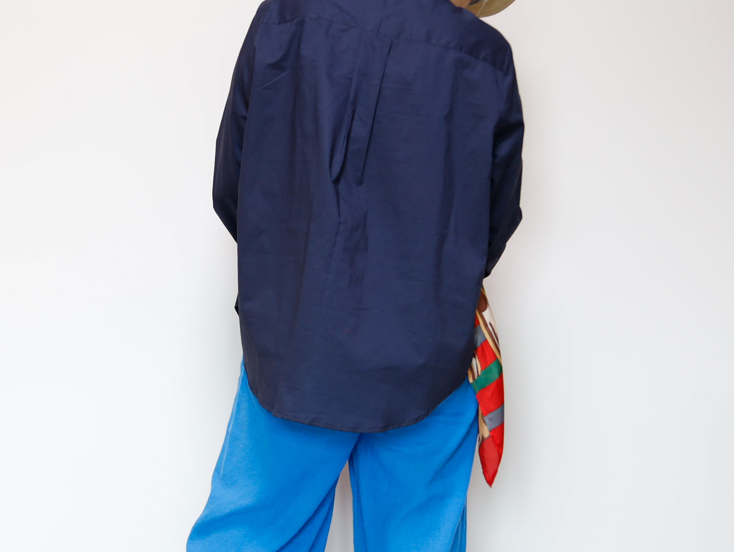 <T34-004> PRINTED SCARF Shirt