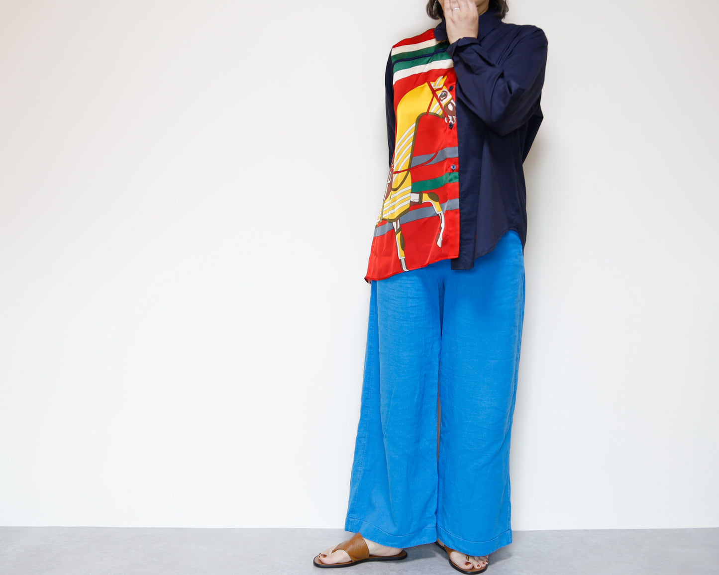 <T34-004> PRINTED SCARF Shirt