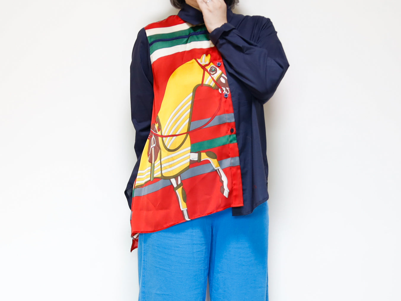 <T34-004> PRINTED SCARF Shirt
