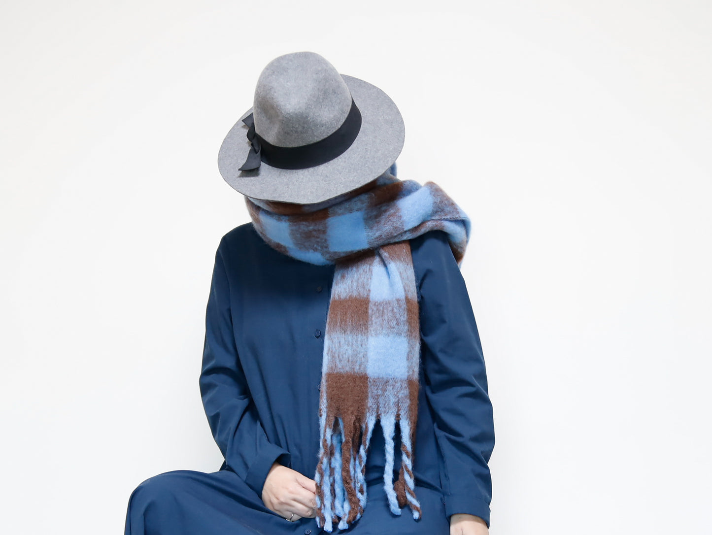 <A15B> OVERSIZED Scarf
