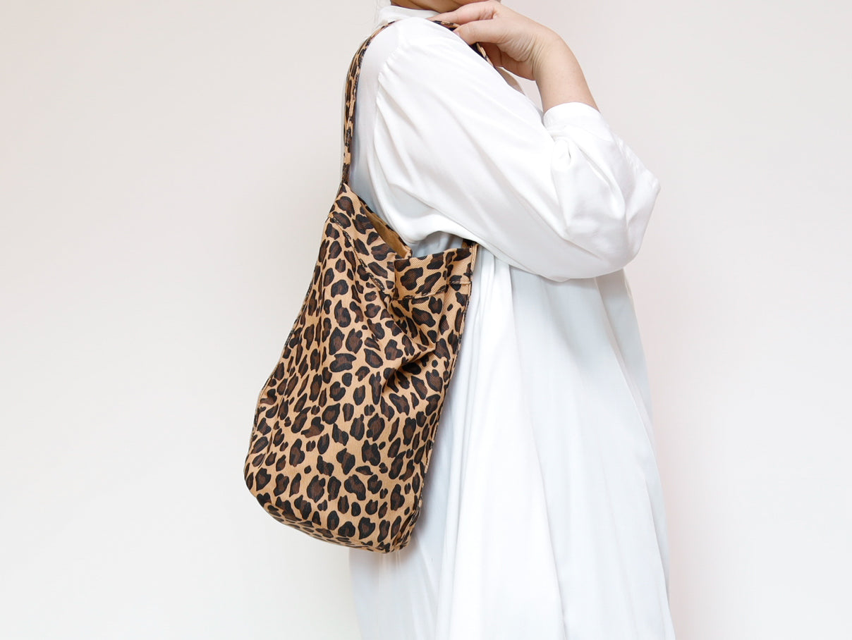 <B09> Leopard pattern toto bag