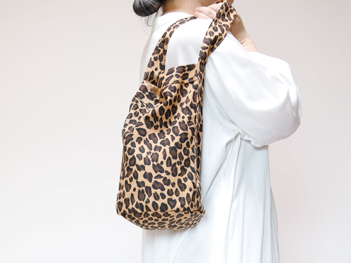 <B09> Leopard pattern toto bag