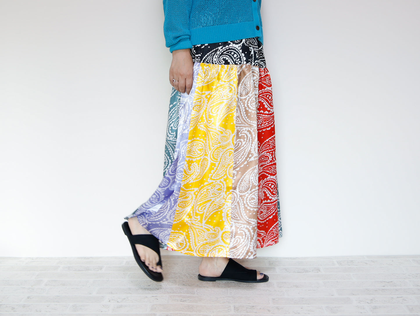 <S23-005> SATIN PRINTED Skirt