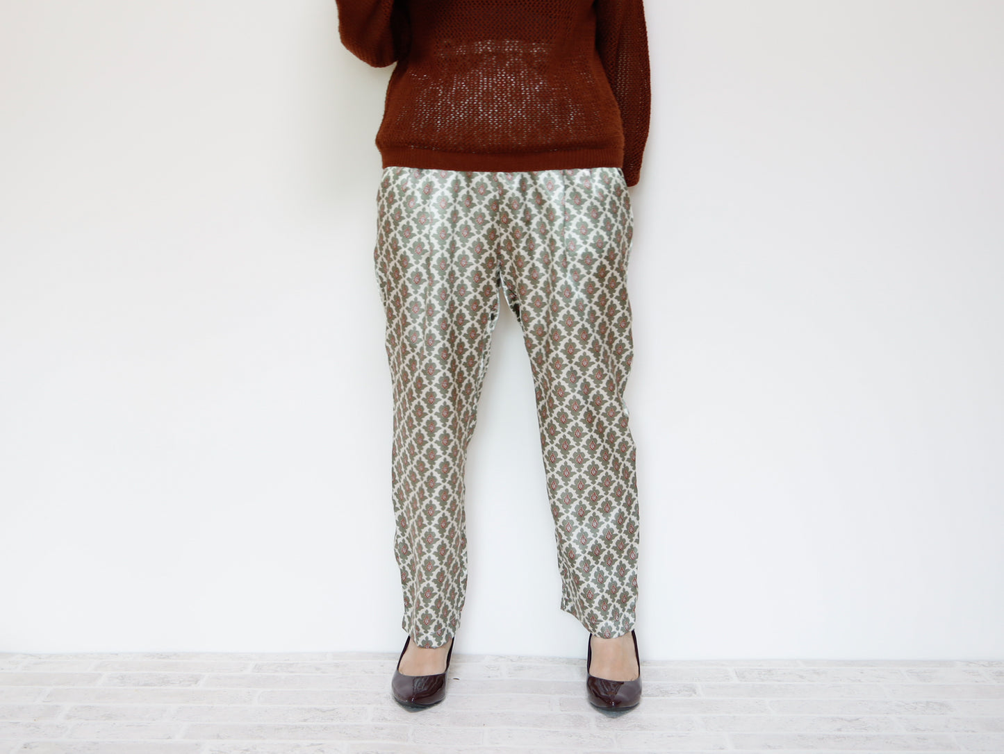 <S23-003> SATIN PRINTED Trousers