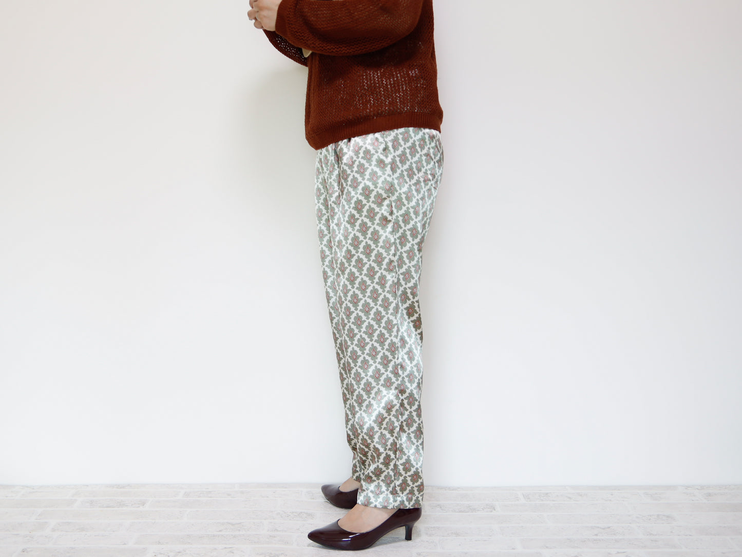 <S23-003> SATIN PRINTED Trousers