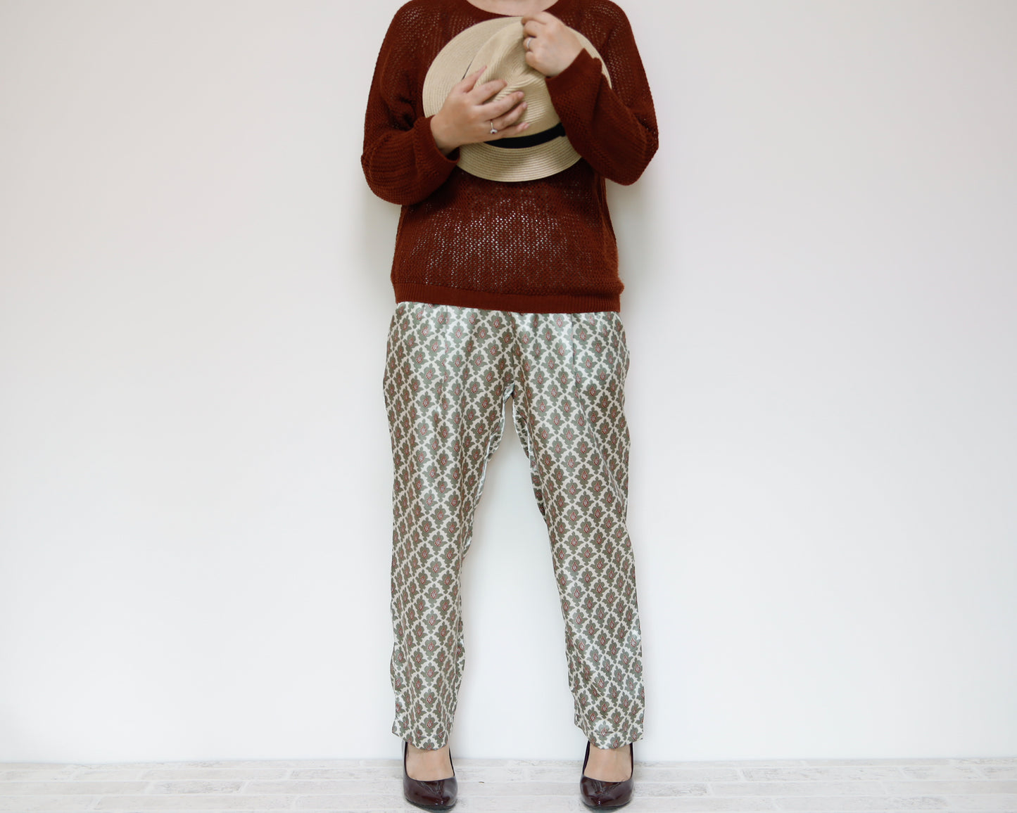 <S23-003> SATIN PRINTED Trousers