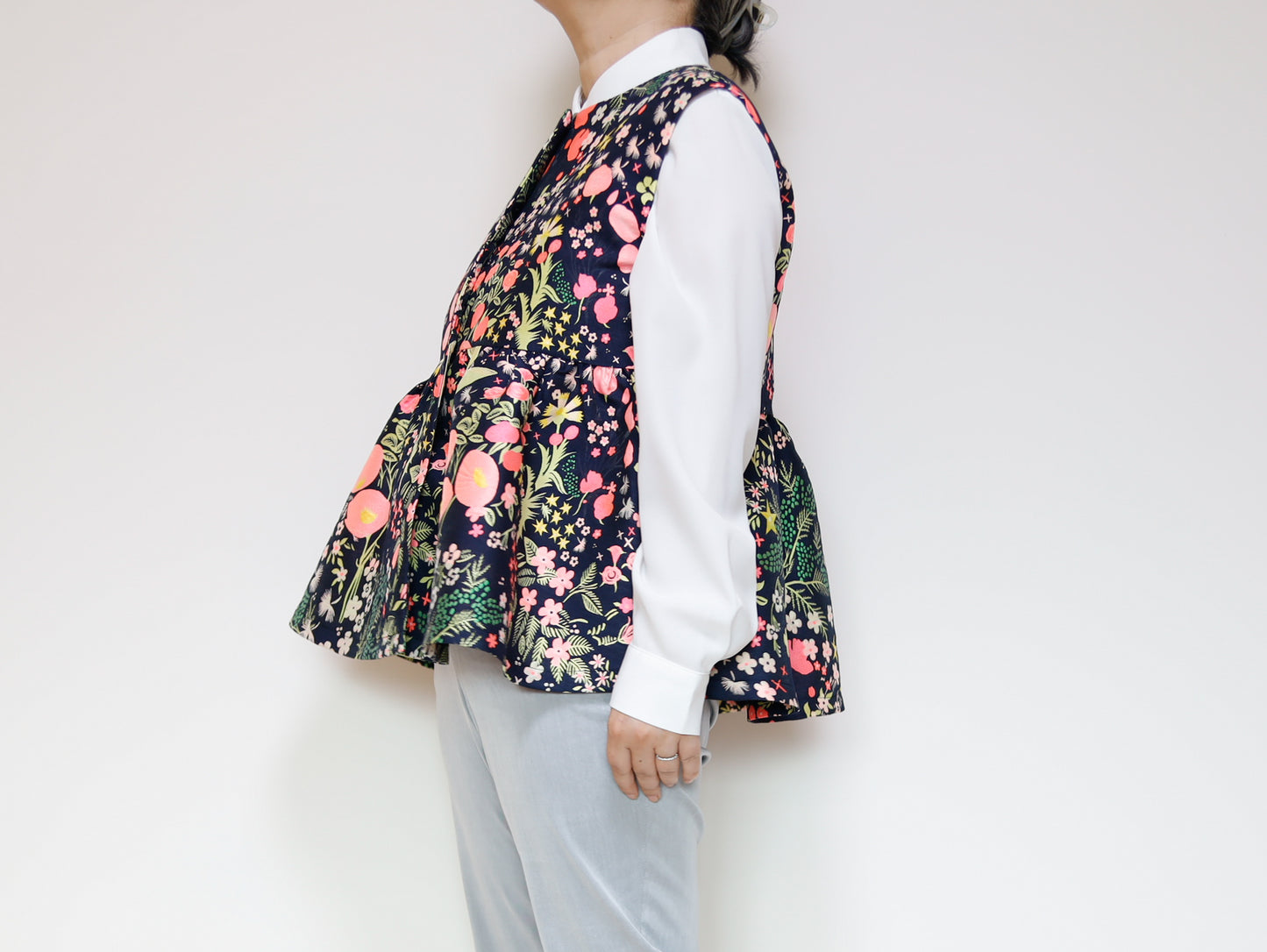 <V02A> PEPLUM VEST