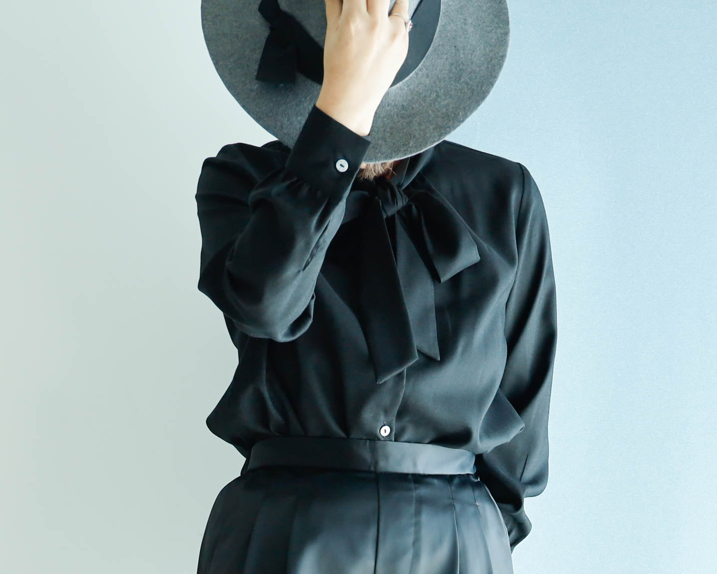 <T18NR> NOIR  Blouse