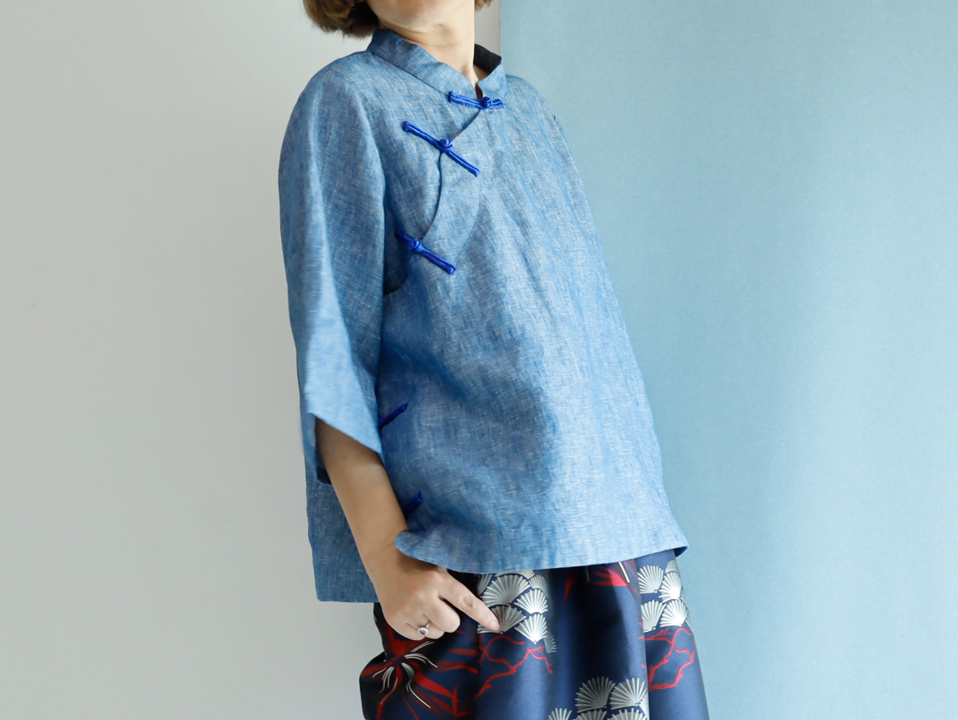<RS21T27BS> CHINOISERIE Blouse -BLUE LINEN