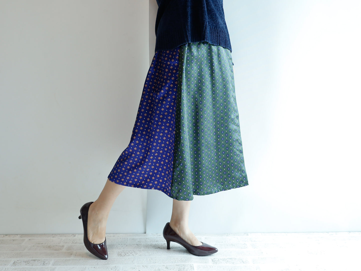 <S38RM> HANDSOME PATCHED WORK SATIN Skirt -Length 73cm