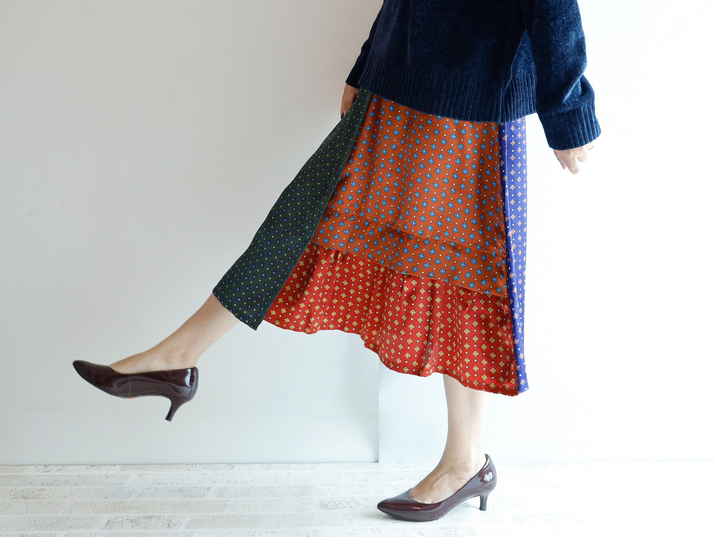 <S38RM> HANDSOME PATCHED WORK SATIN Skirt -Length 73cm