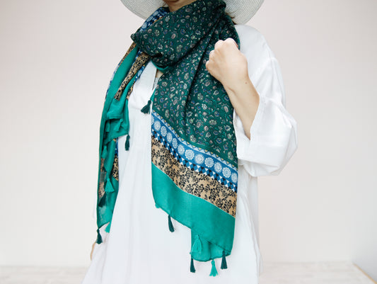 <A18>  PRINTED  Scarf GREEN
