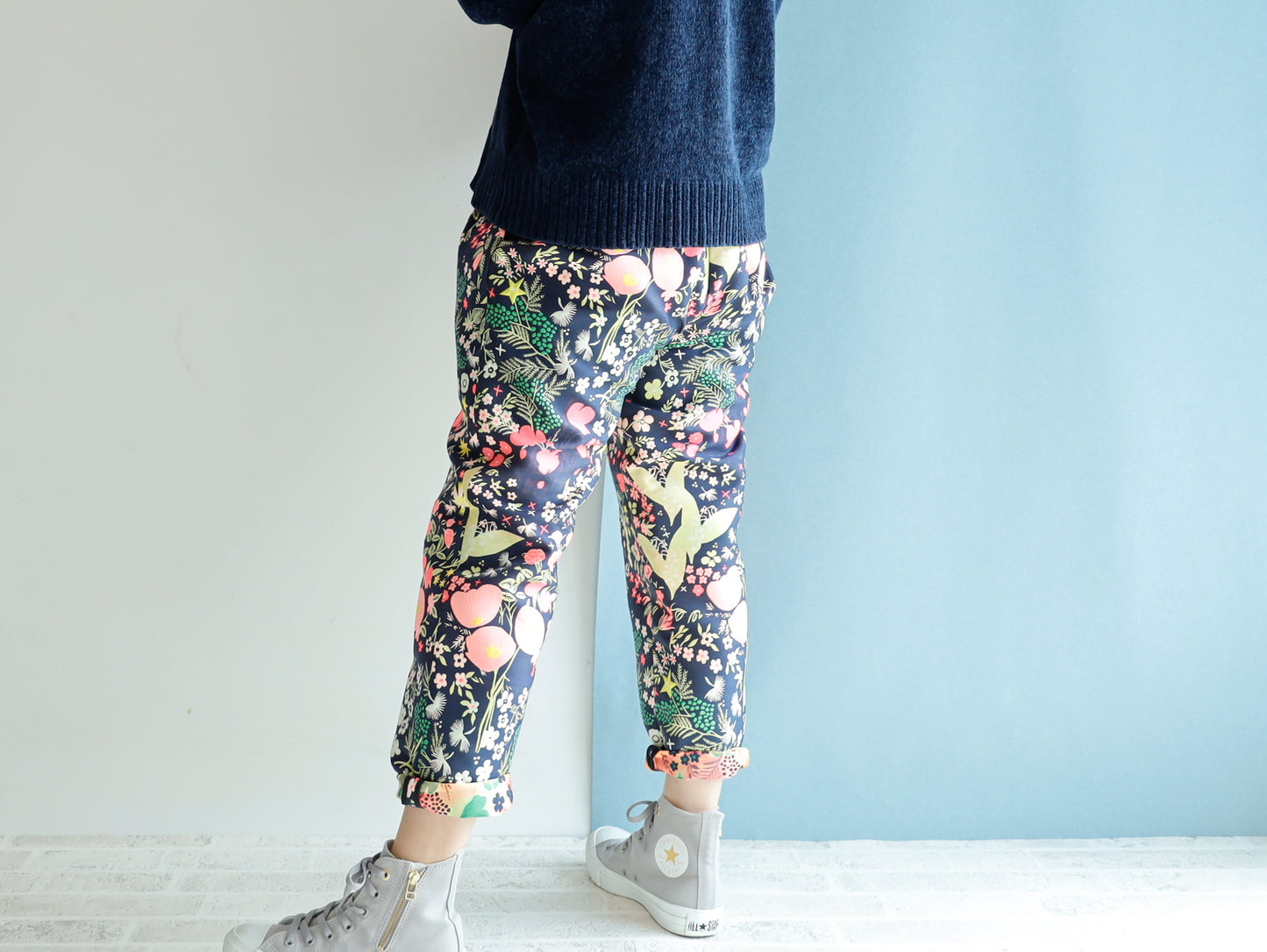 <p class="c-heading-rhombus c-heading-rhombus--olive p-item-detail-title" itemprop="name">クレイジーな織り模様の</p>
<p class="c-heading-rhombus c-heading-rhombus--olive p-item-detail-title" itemprop="name">テーパードパンツ</p>