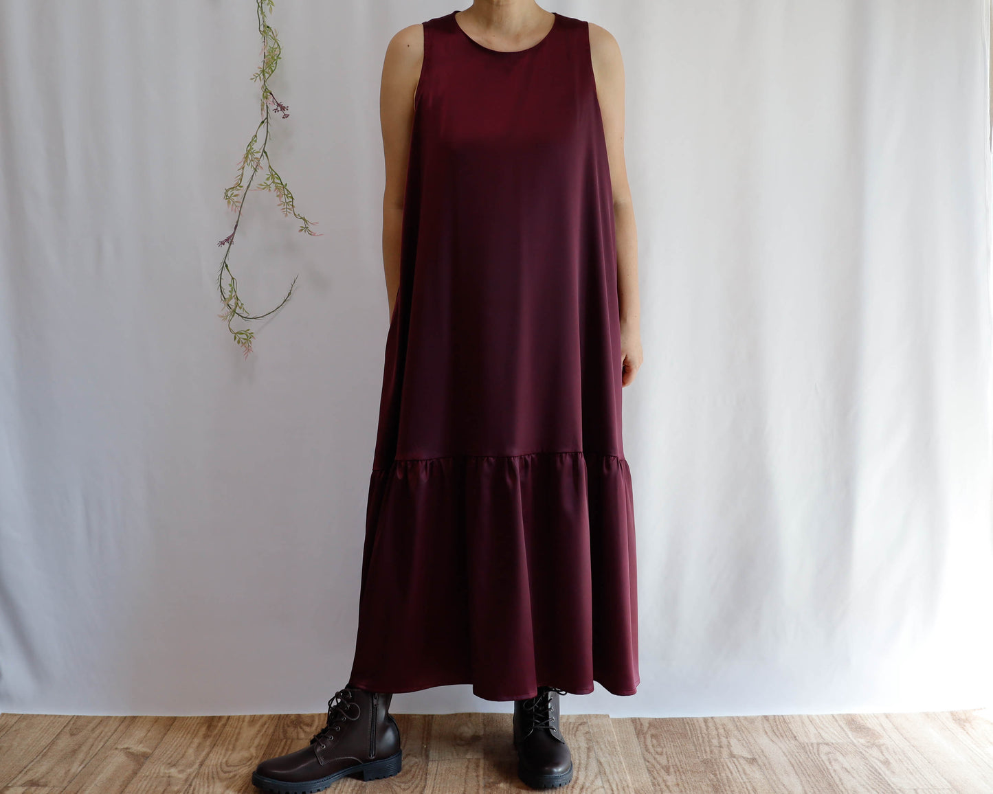 <D18W> Drop ruffle maxi satin Dress Wine