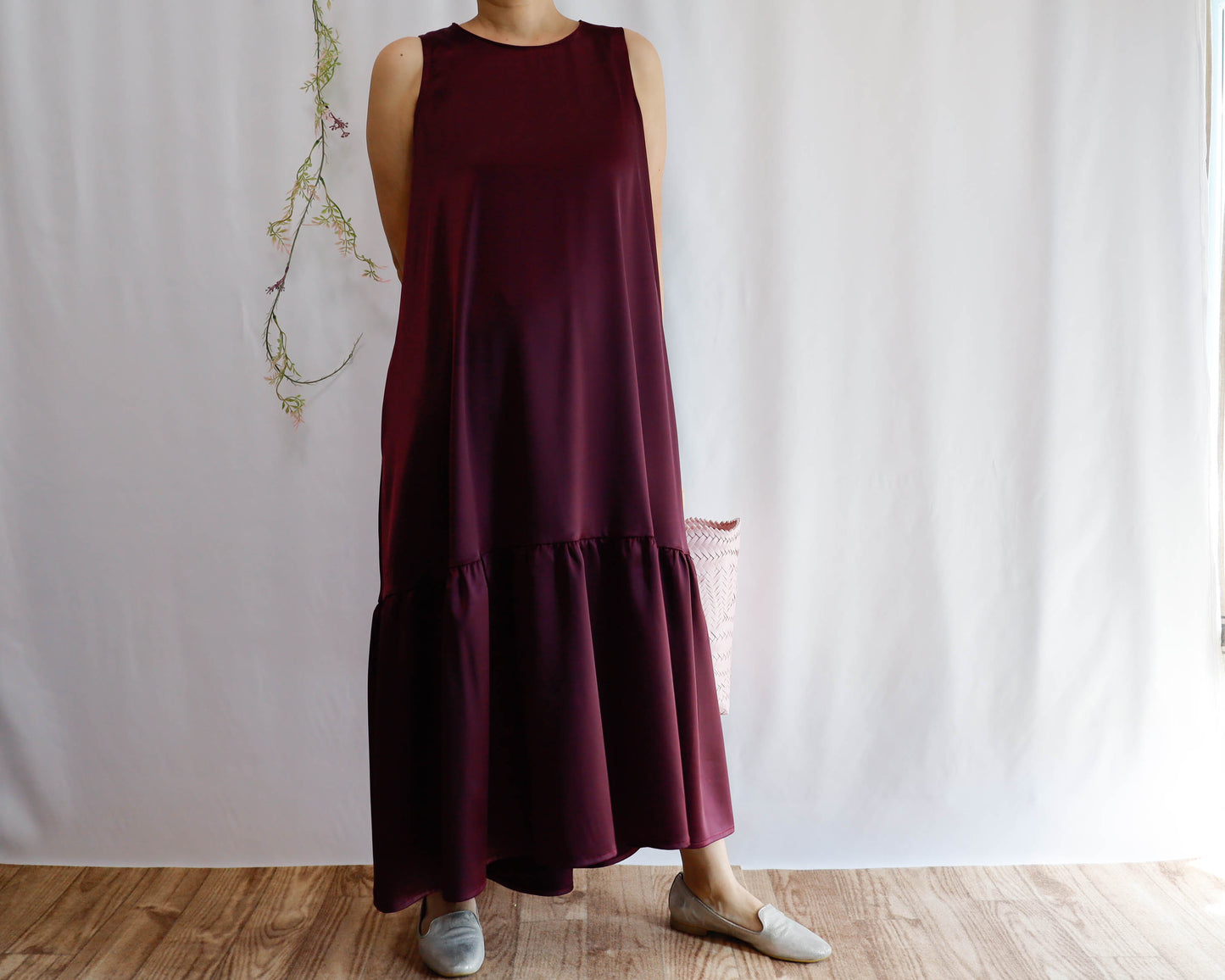 <D18W> Drop ruffle maxi satin Dress Wine