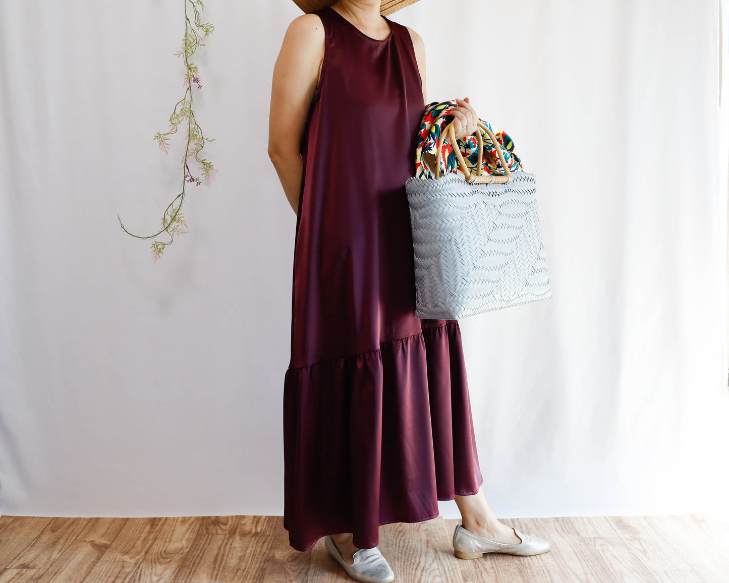 <D18W> Drop ruffle maxi satin Dress Wine