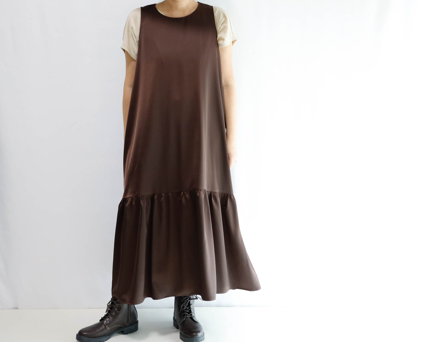 <D18C> Drop ruffle maxi satin Dress BROWN