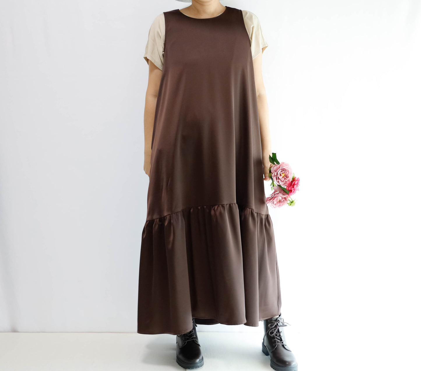 <D18C> Drop ruffle maxi satin Dress BROWN