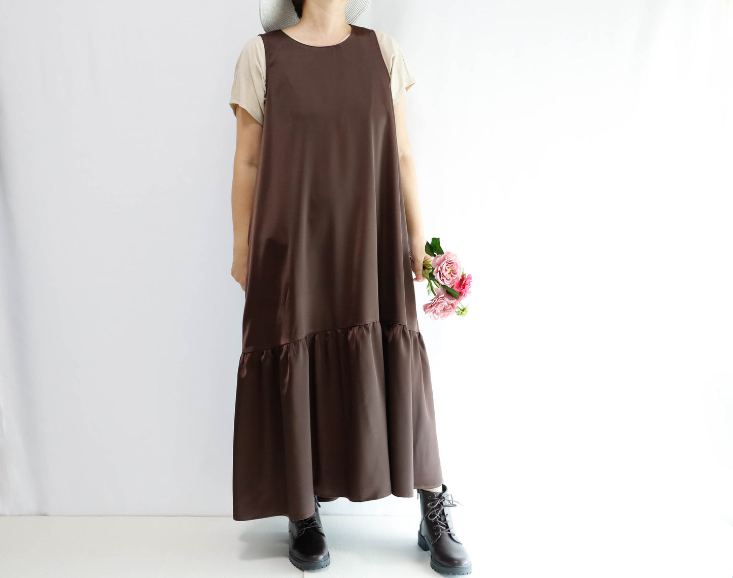 <D18C> Drop ruffle maxi satin Dress BROWN