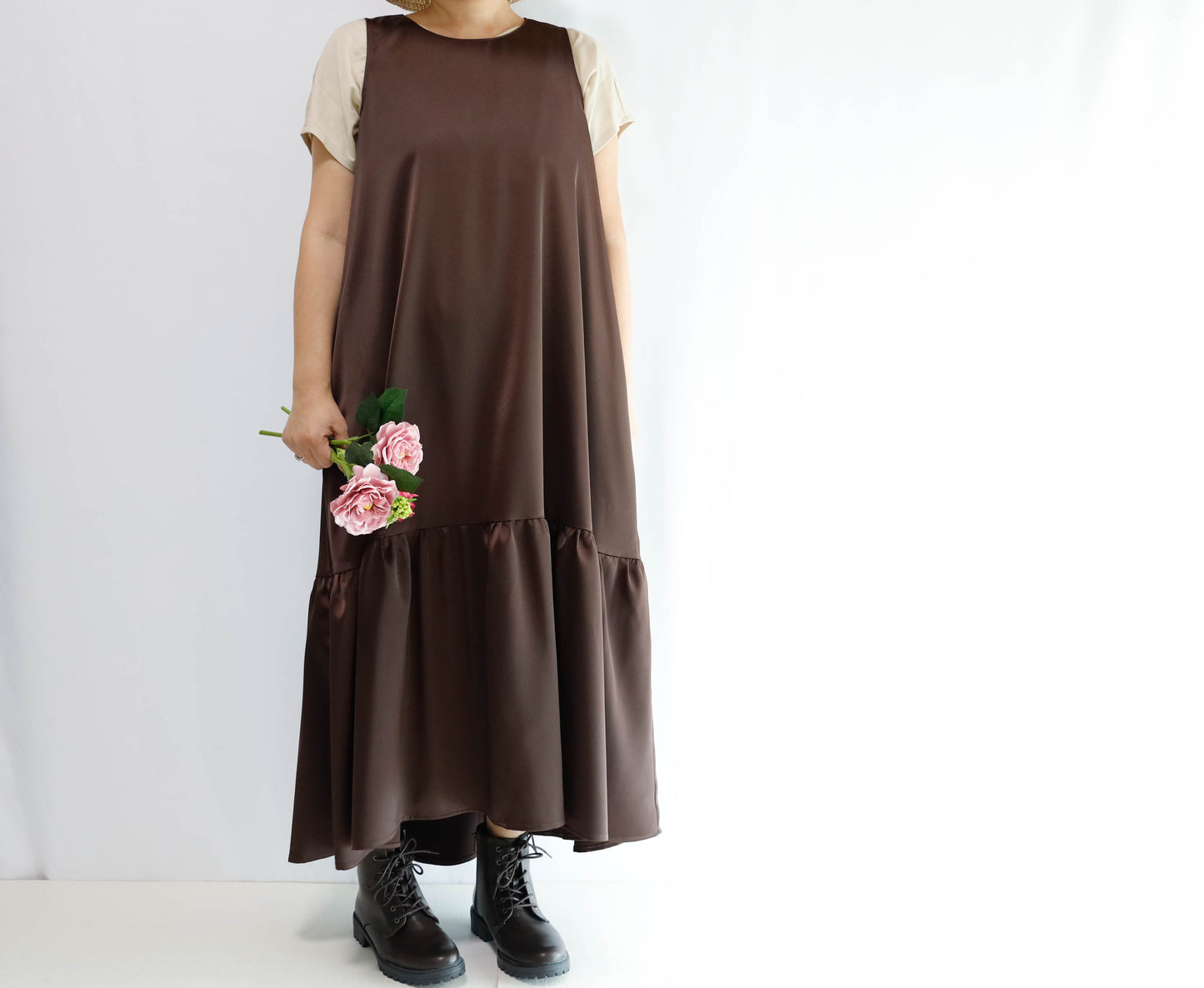 <D18C> Drop ruffle maxi satin Dress BROWN