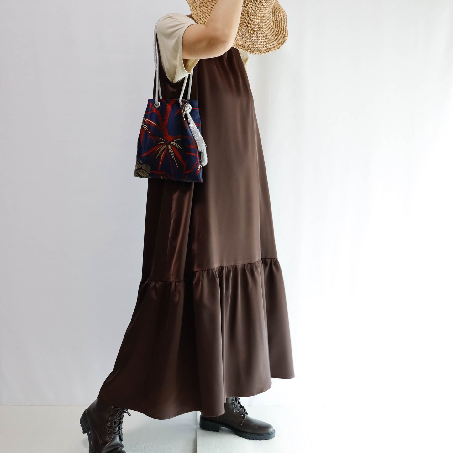 <D18C> Drop ruffle maxi satin Dress BROWN