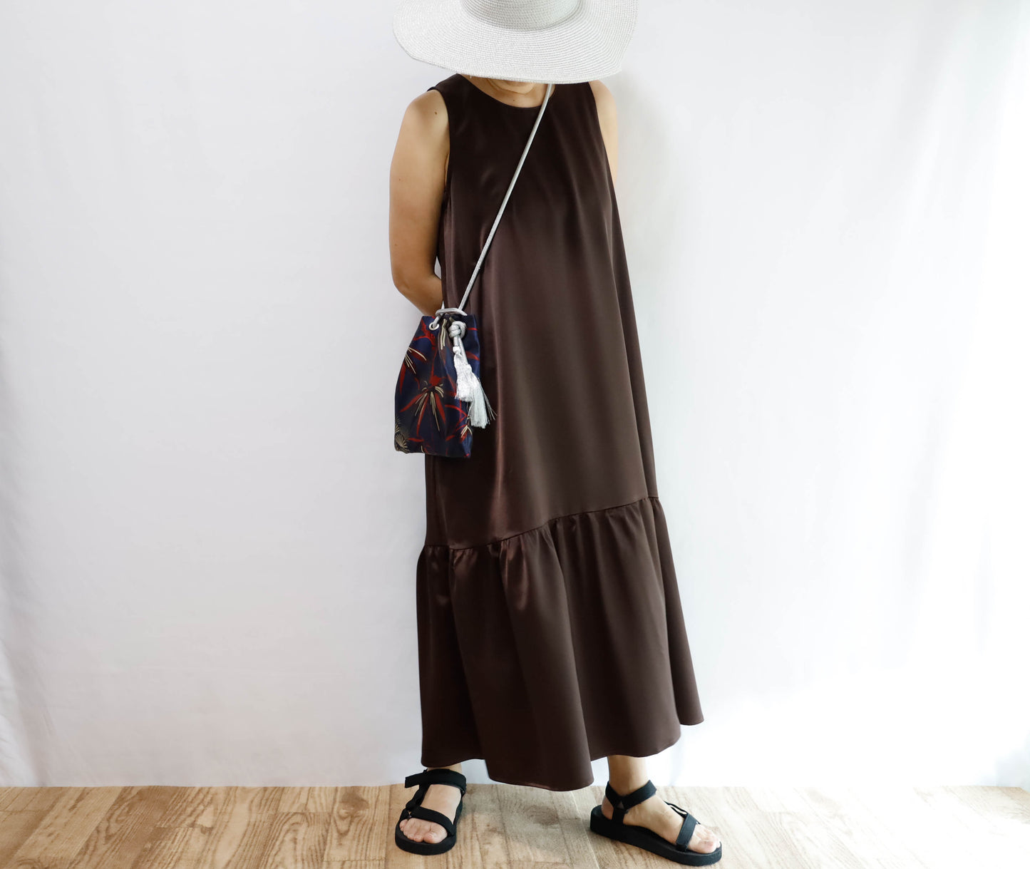 <D18C> Drop ruffle maxi satin Dress BROWN