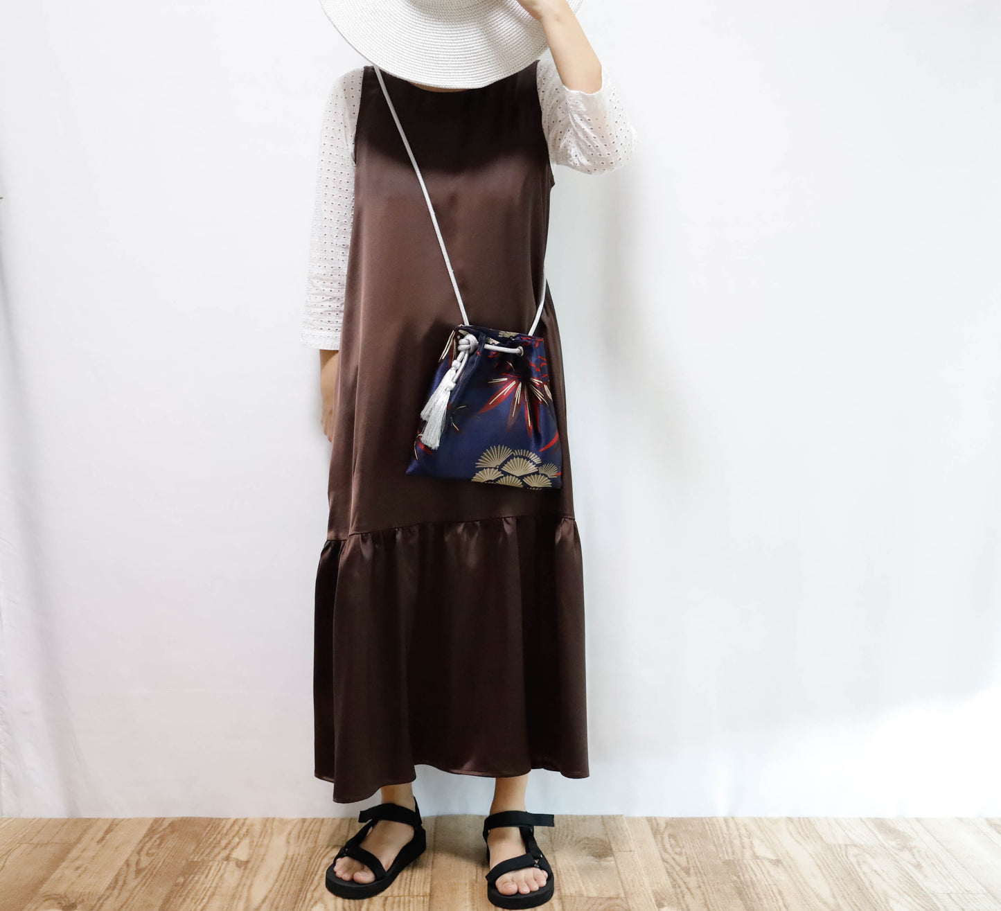 <D18C> Drop ruffle maxi satin Dress BROWN
