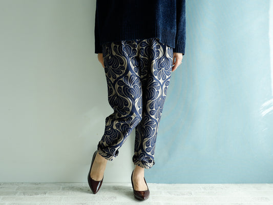 <p>コベントガーデン グレー</p>
<p>-テーパードパンツ</p>