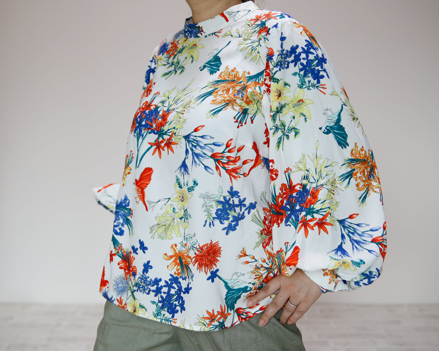 <T21W> BALLOON SLEEVES Blouse
