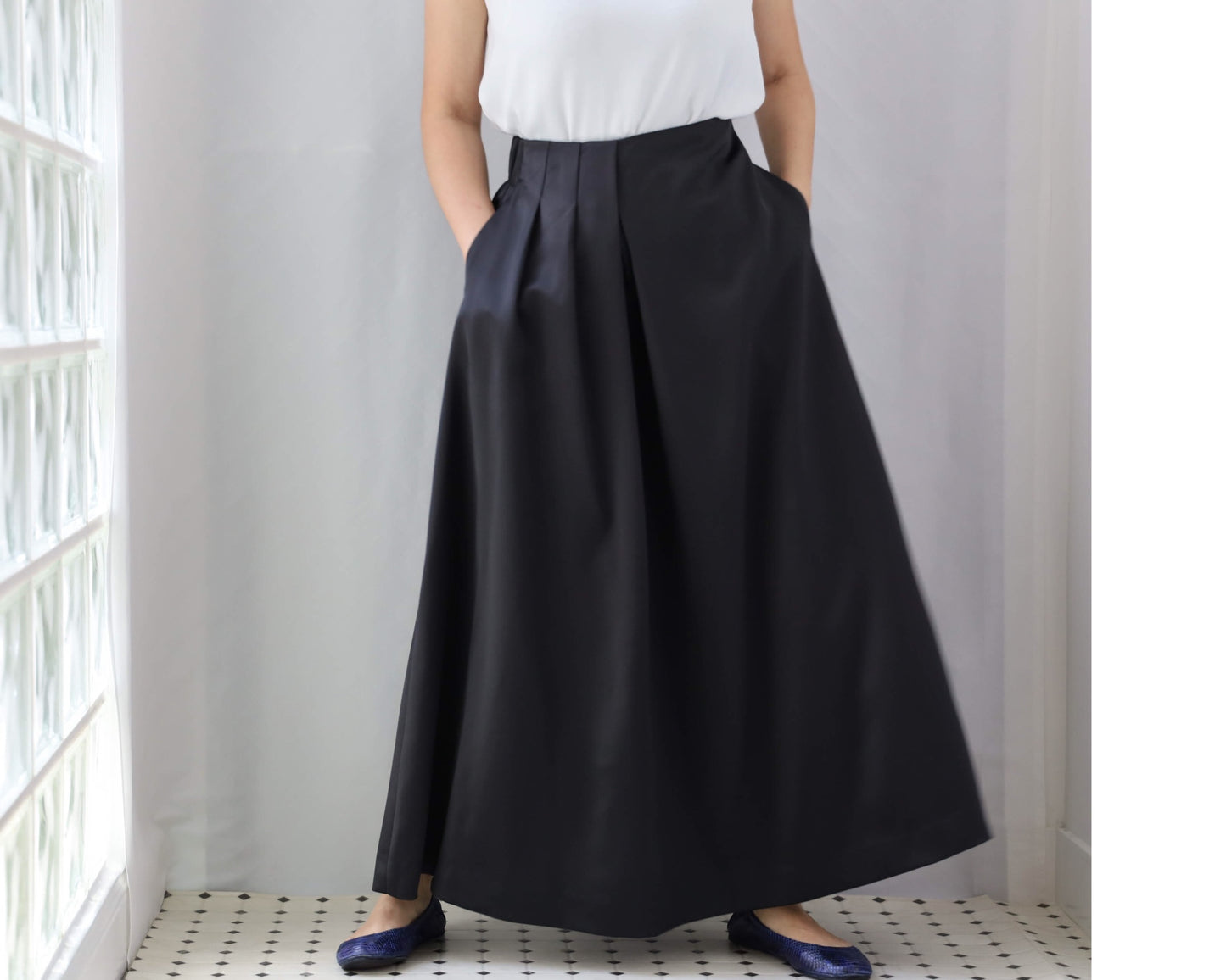 <S23B> SATIN SKIRT Black