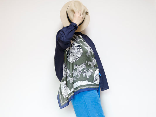 <T34-004>   PRINTED  SCARF Shirt
