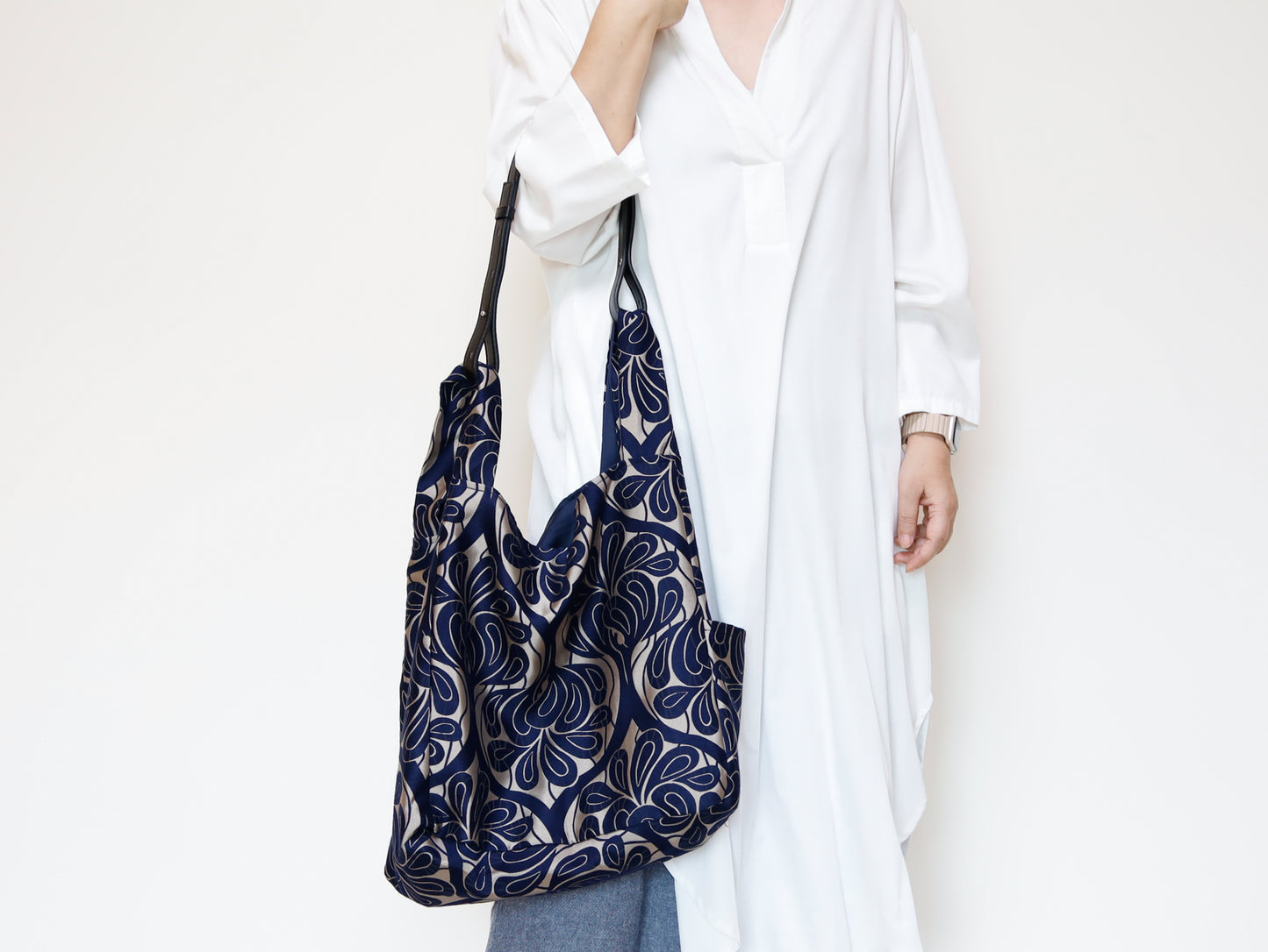 <B04CG>  REGISTAR -COVENT GARDEN  GRAY Tote Bag