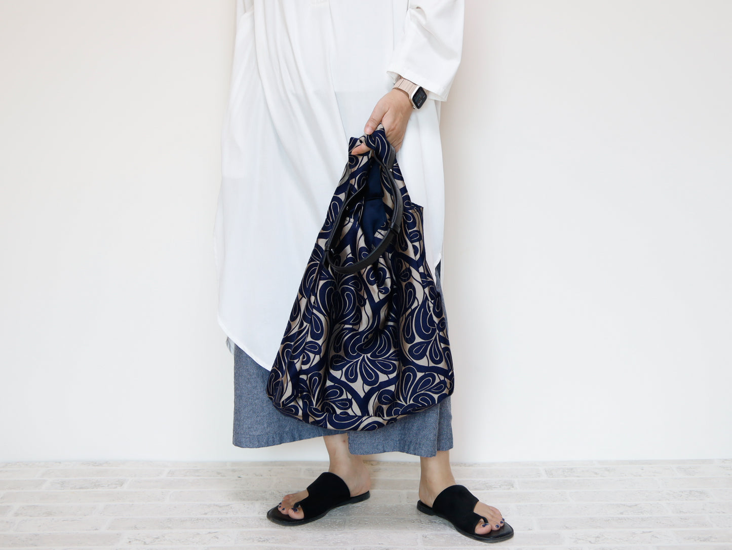 <B04CG>  REGISTAR -COVENT GARDEN  GRAY Tote Bag