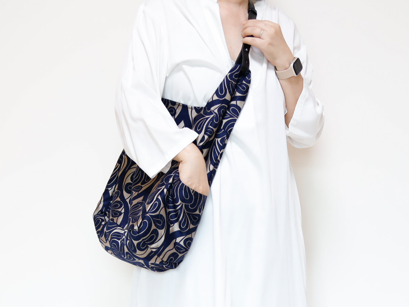 <B04CG>  REGISTAR -COVENT GARDEN  GRAY Tote Bag