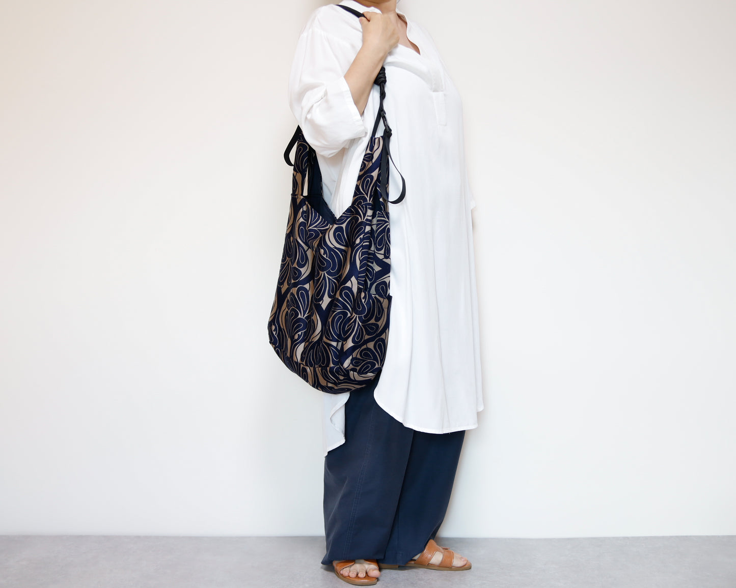 <B04CG>  REGISTAR -COVENT GARDEN  GRAY Tote Bag