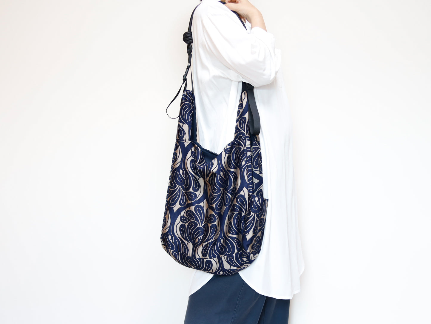 <B04CG>  REGISTAR -COVENT GARDEN  GRAY Tote Bag