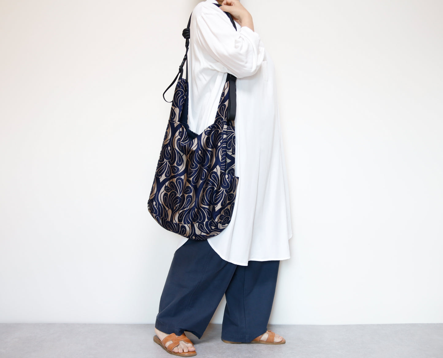 <B04CG>  REGISTAR -COVENT GARDEN  GRAY Tote Bag