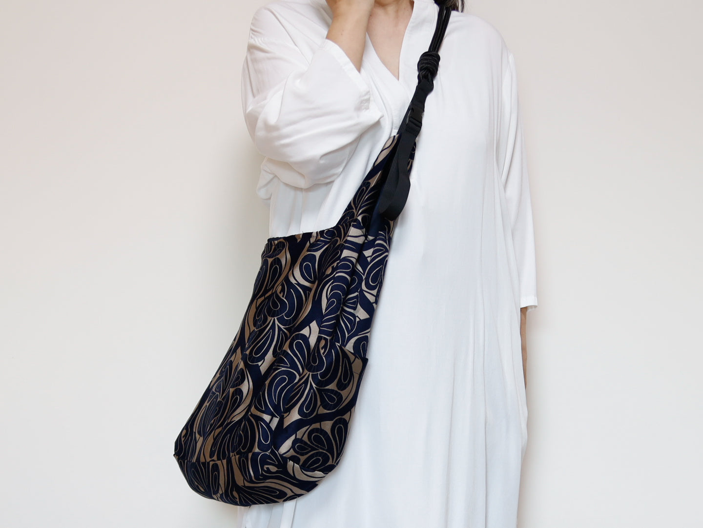 <B04CG>  REGISTAR -COVENT GARDEN  GRAY Tote Bag