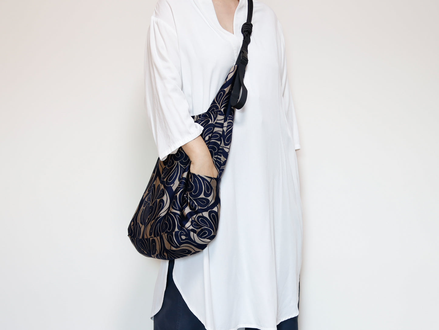 <B04CG>  REGISTAR -COVENT GARDEN  GRAY Tote Bag